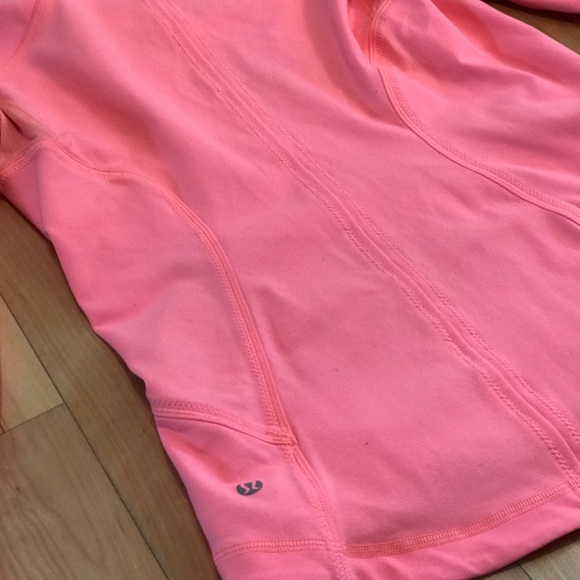 Excellent used condition Lululemon jacket size 8 - Picture 3 of 3